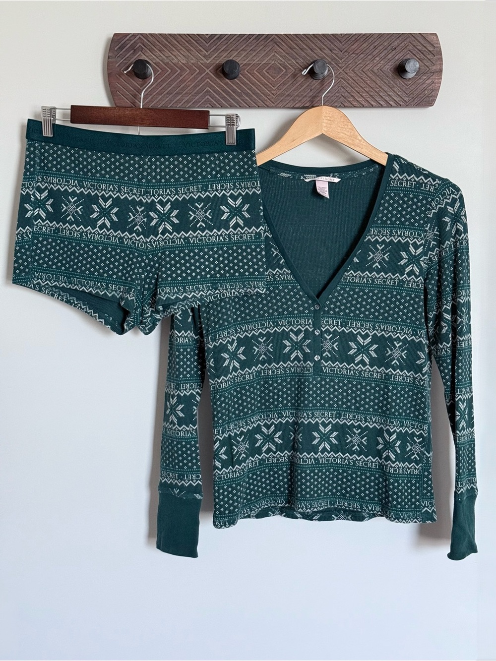 Victoria’s Secret Green Fair Isle Thermal Pajama Set Henley Shorts Medium - Picture 3 of 16